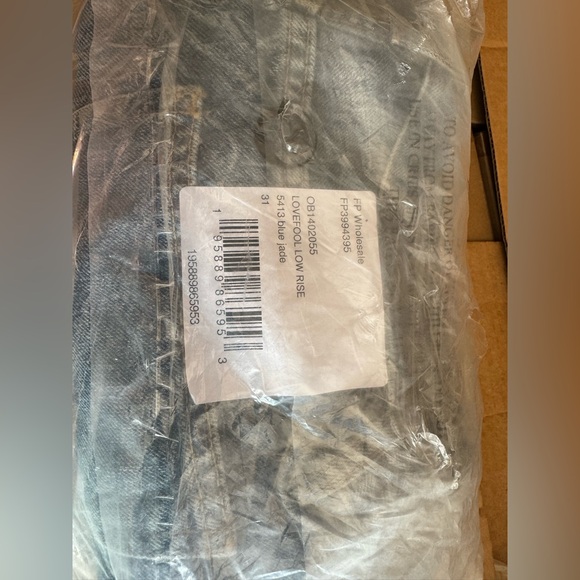 🎉LAST CHANCE🎉FREE PEOPLE
Lovefool Low Rise Jeans - Picture 14 of 15